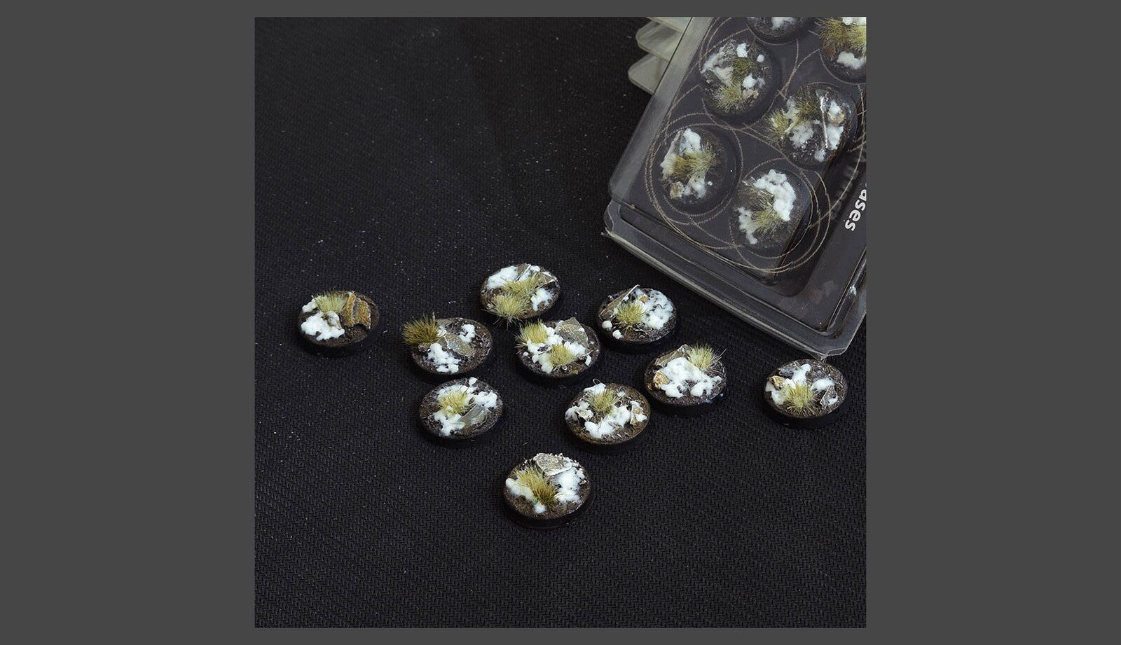 Winter Bases Round 25mm (x10)